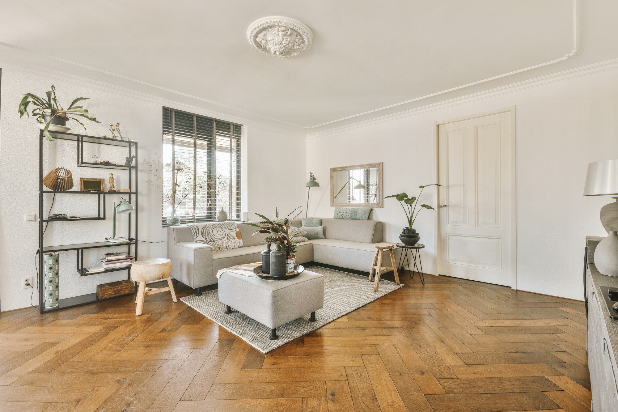 spacious-room-in-modern-apartment-1.jpg